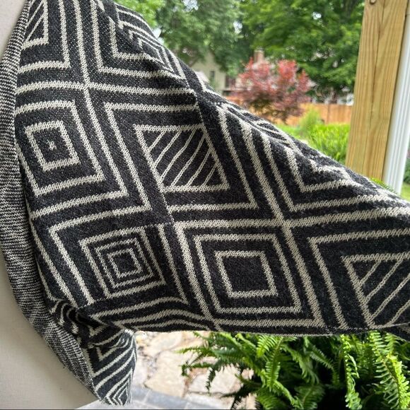 Black & White Cardigan SweaterWrap with Wings Sleeves size Medium - Picture 3 of 15